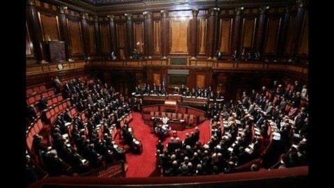 Processo lungo, dal Senato sì alla fiducia