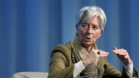 Fmi, Lagarde: “Non sacrifichiamo la crescita economica alla lotta contro il debito pubblico”