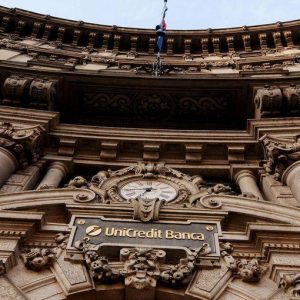 Unicredit, Financial Times: Pioneer verso cessione o Ipo
