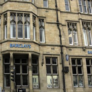 Barclays, diminuisce l’utile e si allontana dai target