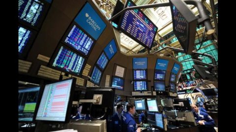 Borse: New York apre in ribasso, Milano ancora maglia nera d’Europa