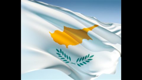 Cyprus, decisive action needed to avoid external bailout