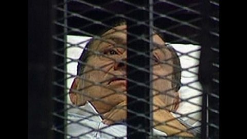 Egitto, Mubarak in tribunale: “Non sono colpevole”