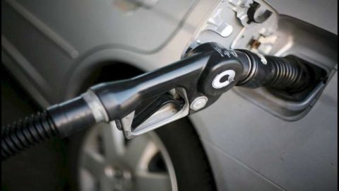 Manovra, Benzina: la stangata sui carburanti arriva subito