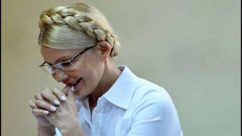 Yulija Timoshenko im Gefängnis, die ehemalige ukrainische Ministerpräsidentin im Gerichtssaal festgenommen