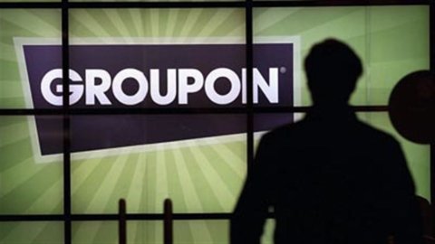 Groupon cresce oltre le aspettive grazie agli smartphone e conferma l’ad