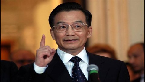 Cina, Wen Jiabao: “L’Europa metta a posto i conti prima di chiederci aiuto”