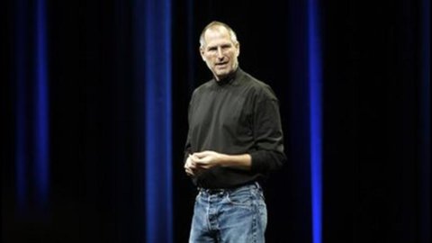 Effetto Jobs: iPhone 4S, boom di ordini. E il Wsj lancia il dibattito: chi sarà il nuovo genio?