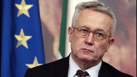 Tremonti annuncia una “manovra forte”: liberalizzazioni, rendite tassate al 20%, contratti aziendali