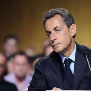 Sarkozy: volvamos a encarrilar a Italia