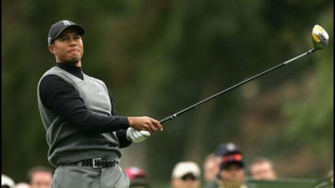 Golf, Tiger in testa allo US Open