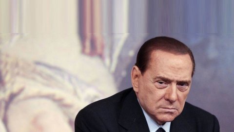 Semua kejutan supertax. Berlusconi menyangkalnya tetapi mempertimbangkan untuk mengubahnya dengan menaikkan PPN
