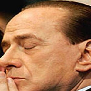 Manuver, Berlusconi membuka pajak modal yang "terlindung".