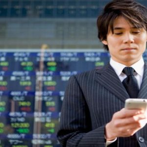 Borsa di Tokyo -1,95%: pesa la debolezza del dollaro