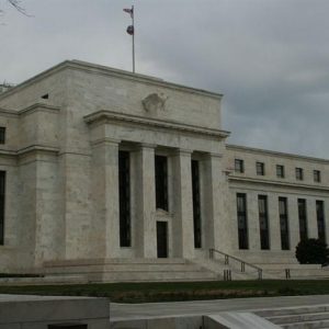 La Fed rassicura i mercati: nessun aumento dei tassi in vista. E le Borse stamani salgono