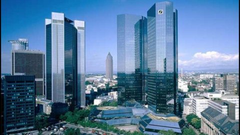 Bancari in calo a Piazza Affari: Deutsche Bank rivede a ribasso utile del settore per il 2011