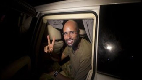 Líbia: Saif al-Islam Gaddafi está livre