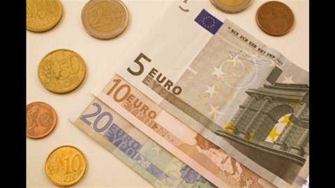 Abi: PIB-ul italian în 2012 a scăzut cu 2%, tensiunile europene cântăresc