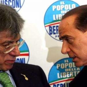 Manobra, Berlusconi quer aumentar IVA para eliminar supertaxa do orçamento