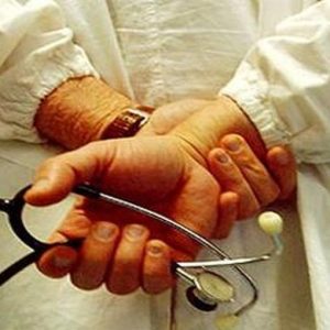 Manovra, pensioni: medici sul piede di guerra per lo stop al riscatto della laurea