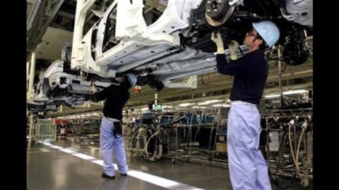 Giappone: produzione industriale cresce ma meno delle attese