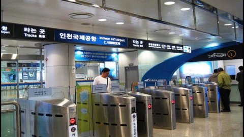 韓国の空港での高級品の密輸業者