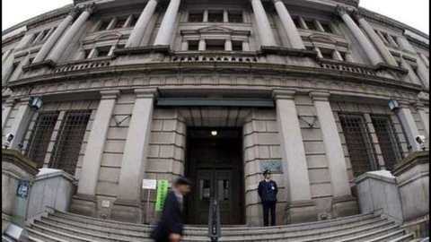 Giappone: BoJ prevede contrazione Pil per il 2011, invariati i tassi d’interesse