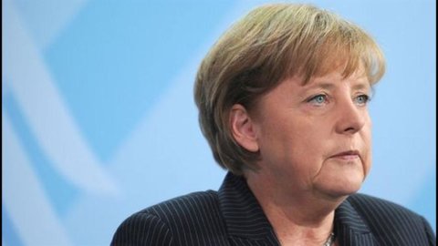 Crisi, Merkel: eurobond risposta sbagliata