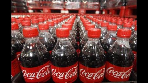 Coca-Cola, vendite ok ma utili in calo