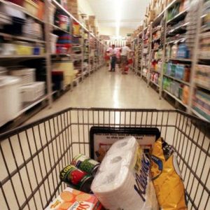 Istat: inflazione rallenta a gennaio (3,2%), ma il carrello della spesa vola (+4,2%)