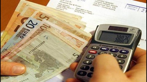 Istat: nel II trimestre potere acquisto famiglie in calo dello 0,2%, sale reddito disponibile