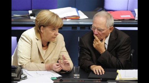 Germania, il Parlamento approva il potenziamento del Fondo Ue salva-Stati (Efsf)