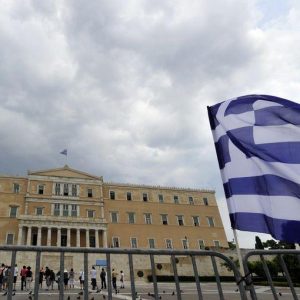 Gli hedge funds scommettono sulla Grecia: l’acquisto di bond ellenici potrebbe fruttare il +100%