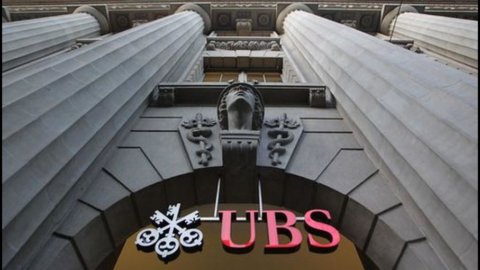 Banche: Ubs, utile in caduta libera: -50%