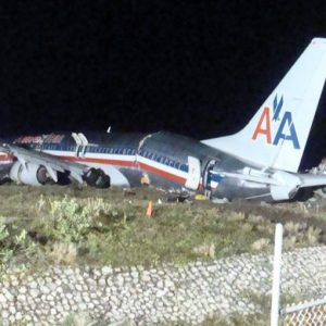 American Airlines cade in picchiata