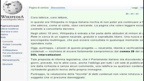 Wikipedia, la rivolta della rete contro l’oscuramento. E il sito per protesta si autocensura