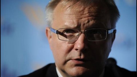 UE, Olli Rehn: "Monti ya va más allá de la carta de intenciones de Berlusconi"