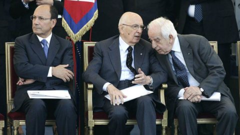 Ce n'est pas un hasard si Napolitano évoque le gouvernement de trêve Pella : "Ce fut bref mais utile"