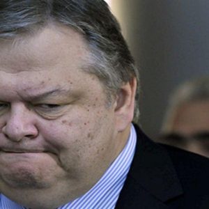 Grecia: la troika lascia Atene e Venizelos promette nuovi tagli