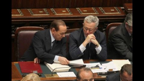 Dopo la bocciatura alla Camera sul bilancio, il Governo è a un passo dalla crisi