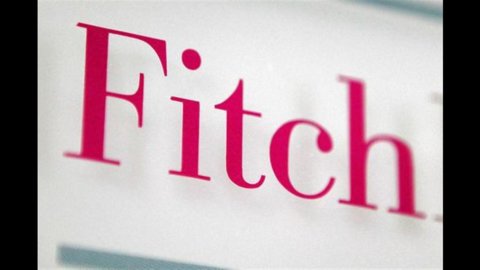 Fitch, possibile declassamento per l’Italia