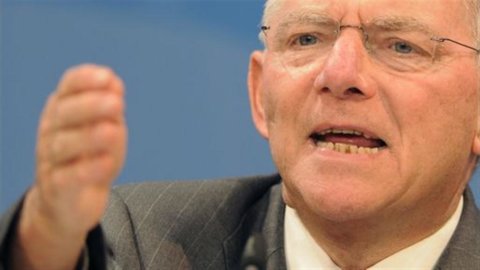 Schaeuble: sì a eurobond, ma solo con uno Zar europeo dei conti pubblici