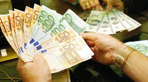 Soldi in banca o per salario minimo