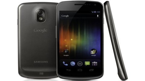 Sale Galaxy Nexus: la nueva "joya" de Google y Samsung con sistema Android desafía a Apple