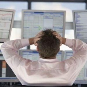 Torna l’allarme spread che sale a quota 520: Btp (tassi al 7,08%), banche e Borsa ko