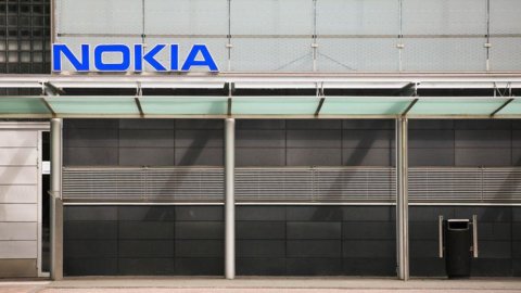 Nokia, perdite inferiori alle attese