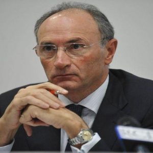 Unicredit, Ghizzoni: niente in contrario a salita di Bolloré a 8% di Mediobanca