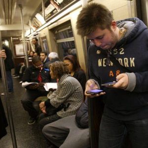 New York, l’iPhone della Apple va letteralmente “a ruba”