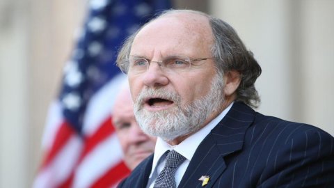 The American broker MF Global is in bankruptcy. Jon Corzine's strategies are in the sights