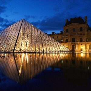 Ferragamo, l’alta moda sfila al Louvre